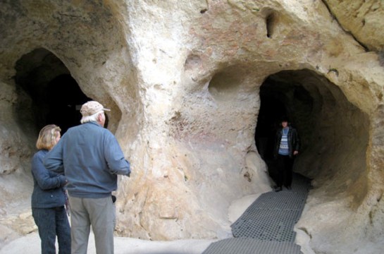 Cave entrance, Font-de-Gaume