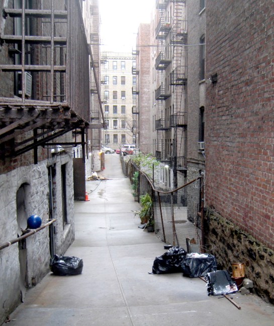 ny alleyway
