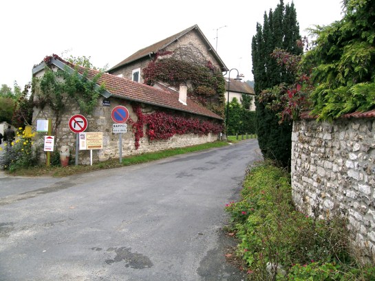 giverny village street