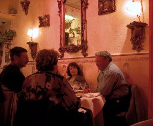 chez alexis et daniel family at table