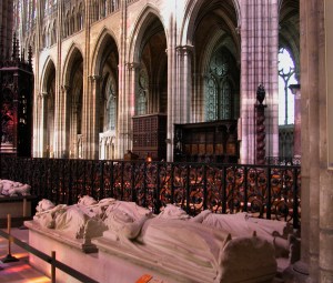 SD effigies in the nave