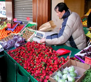 selling strawberries