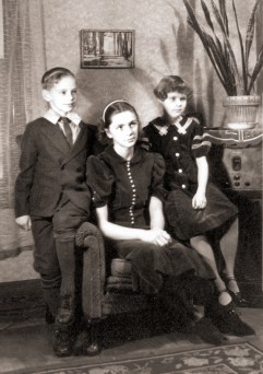 Mom, Sue and Stan as kids